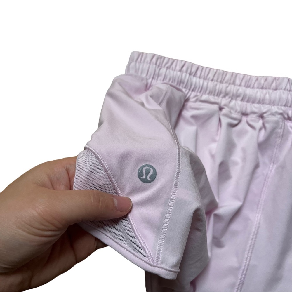 Lululemon Hotty Hot Low-Rise Lined Shorts 2.5" Meadowsweet Pink Size 10 New - Picture 3 of 5